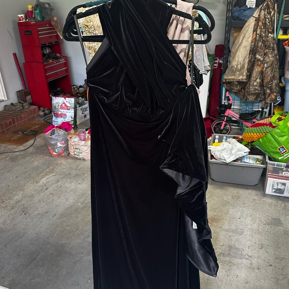 Elegant Black Velvet Evening Dress